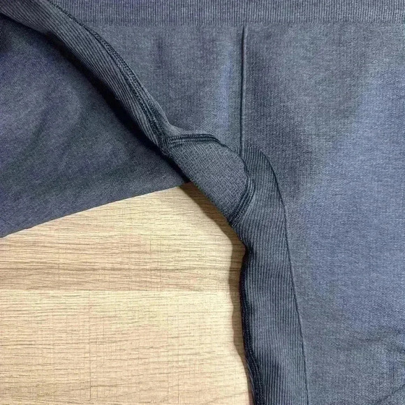 Lululemon In The Flow Crop Heathered Deep Coal Sz 6 - Picture 4 of 5